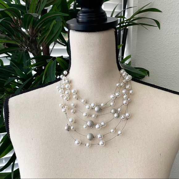 Jewelry - NWOT Faux Pearl+Silver Accent Statement Necklace